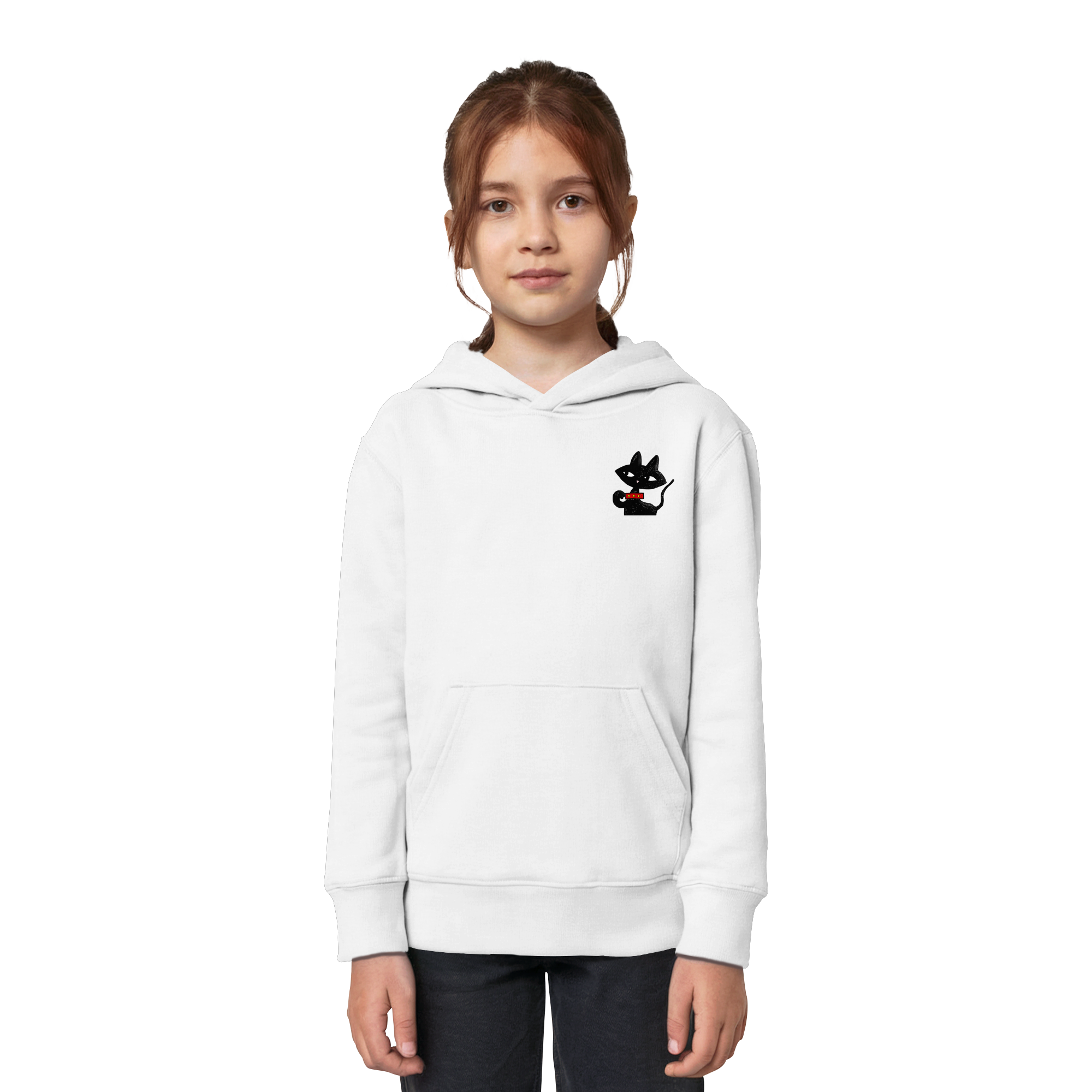 Kind trägt weißen Hoodie mit schwarzem Katzenmotiv und grafischer Illustration von JUPek Studio